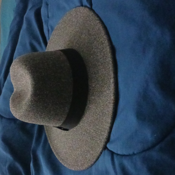 Hat - Picture 3 of 4